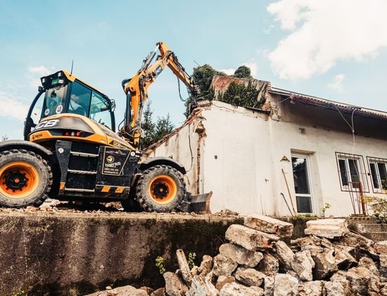 Demolition contractor Highlands Ranch CO, Rocky Demolition, 25 years experience, 98% recycled, licensed insured, professional care